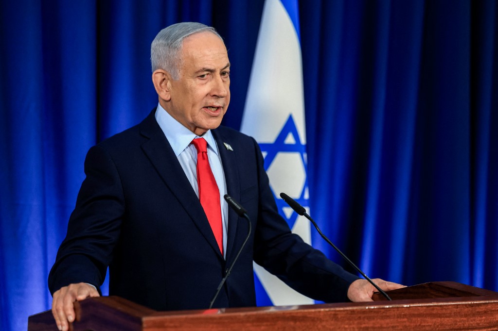 Netanyahu askeri törende konuşurken ”istifa” sloganı atıldı