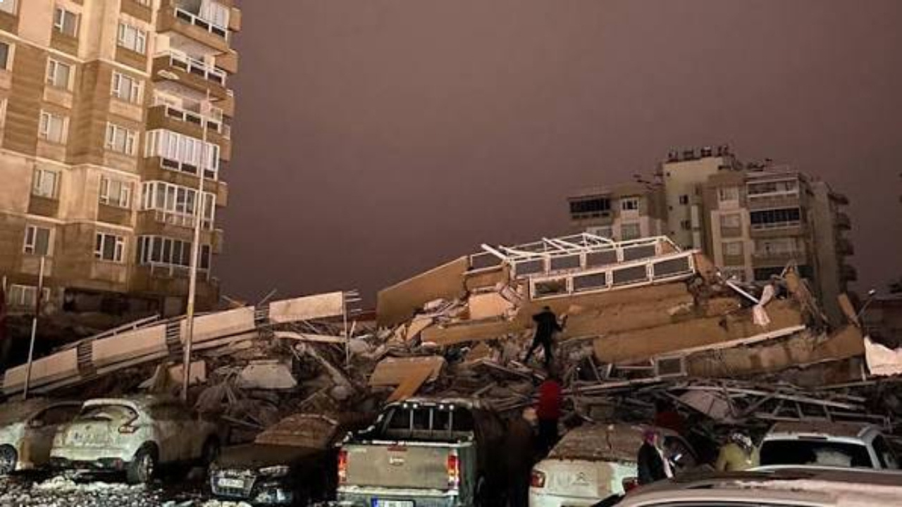 Depremde 115 kişinin öldüğü sitenin davasında karar: 15 sanığa beraat, 6’sına zamanaşımı Depremde 115 kisinin oldugu sitenin davasinda karar 15 saniga beraat 6sina zamanasimi 1A6gndvk
