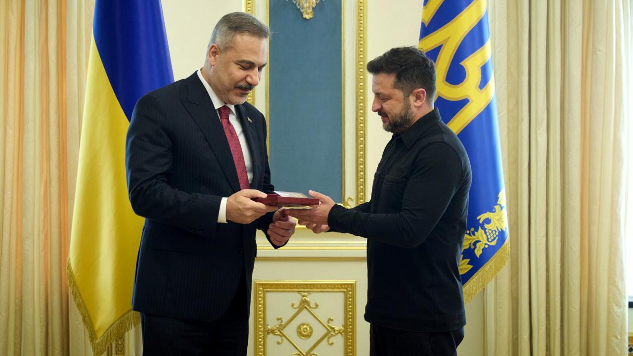 Ukrayna’dan Türkiye’ye ‘olağanüstü’ ödül! Zelenskiy, Bakan Fidan’a tevcih etti Img